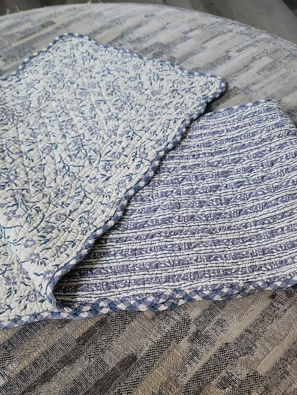 TABLE RUNNER - Picture 2 of 4